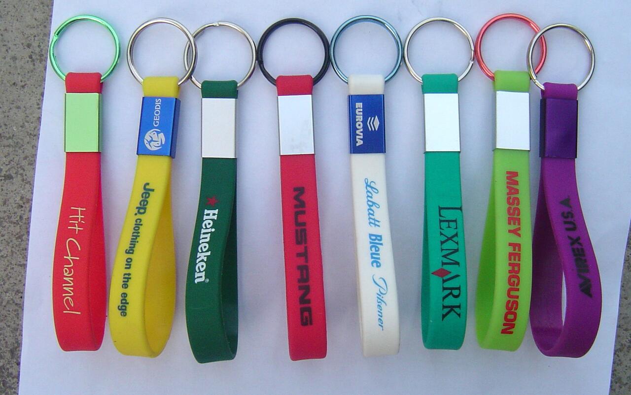 Silicone key chain with aluminium plate image