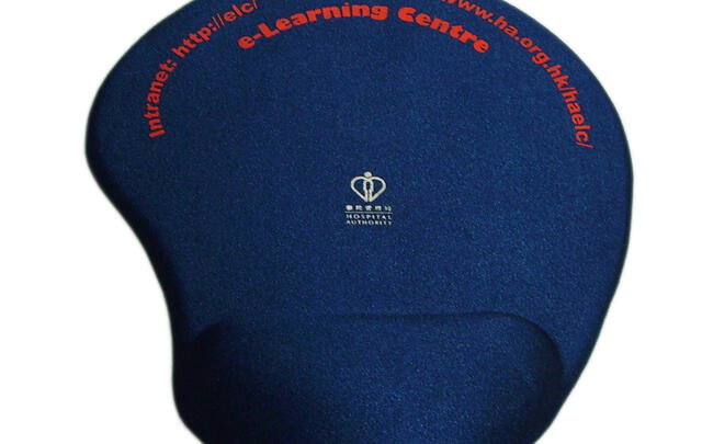 Custom printed mouse pad with gel wrist rest 22.6x19.6x2.2cm image